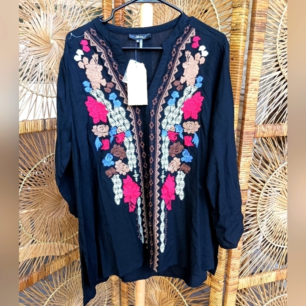 NWT Andree By Unit Embroidered Black Top with Floral Accents_ Medium